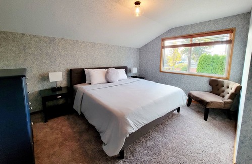 Hazelwood House | Spacious Home w/ Full Kitchen & Washer Dryer