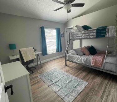 Riverview House | Spacious Home w heated Pool SmartTVs Pool Table