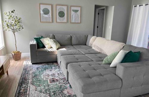 Riverview House | Spacious Home w heated Pool SmartTVs Pool Table