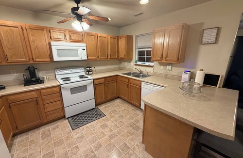 St. Robert House | Spacious home w/King Suite; 5 min to I44 and Fort Leonard Wood!