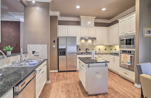 Houston House | Spacious Home w/Patio: 5 Mi to Memorial Park