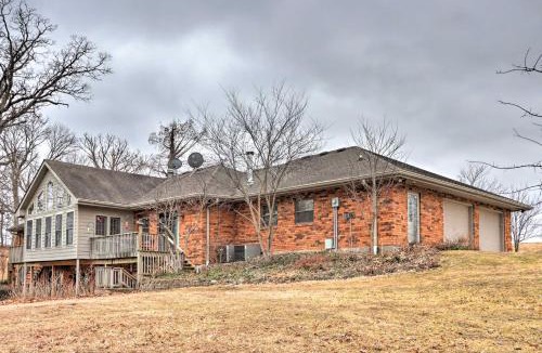 Hallsville House | Spacious Home w/Pond ~ 13 Mi to Columbia!