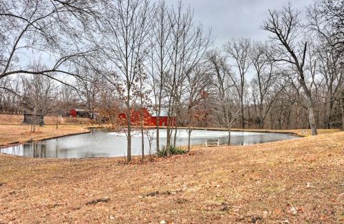 Hallsville House | Spacious Home w/Pond ~ 13 Mi to Columbia!