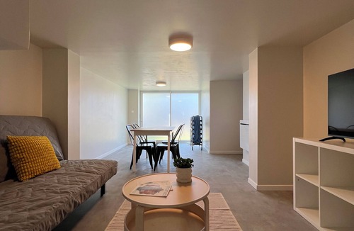 Amboise House | Spacious Home · Walk to Center · Sleeps up to 9