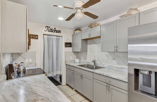 Fort Myers House | Spacious home with 7 beds, home gym, office with oversized backyard.