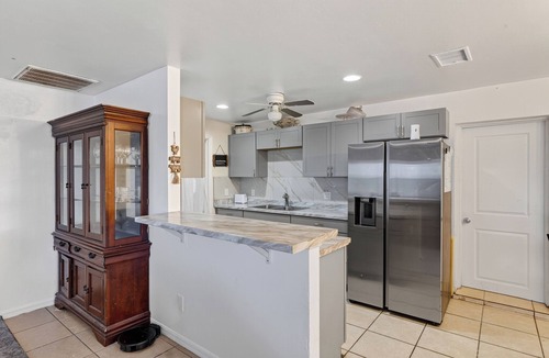 Fort Myers House | Spacious home with 7 beds, home gym, office with oversized backyard.