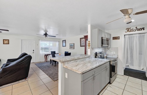 Fort Myers House | Spacious home with 7 beds, home gym, office with oversized backyard.