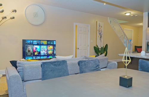 Amherstview House | Spacious Home with Basement: Great for families or Groups