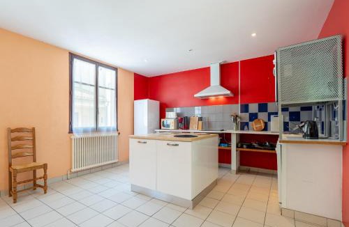 Gornies House | Spacious Home with Beach Access