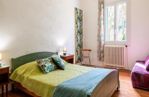 Gornies House | Spacious Home with Beach Access