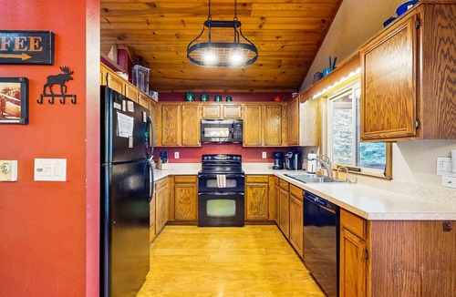 McCall Cabin | Spacious home with fireplace, deck & grill - walk downtown