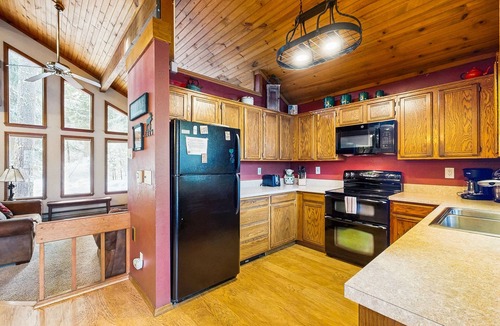 McCall Cabin | Spacious home with fireplace, deck & grill - walk downtown