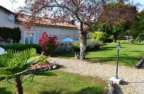 Angeduc Cottage | Spacious home with heated pool and pets allowed