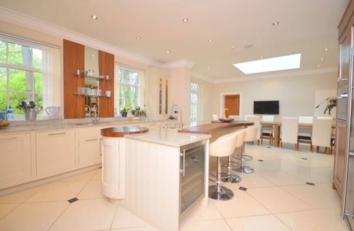 Tadworth House | Spacious home with luxurious amenities