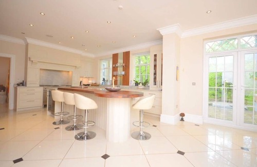 Tadworth House | Spacious home with luxurious amenities