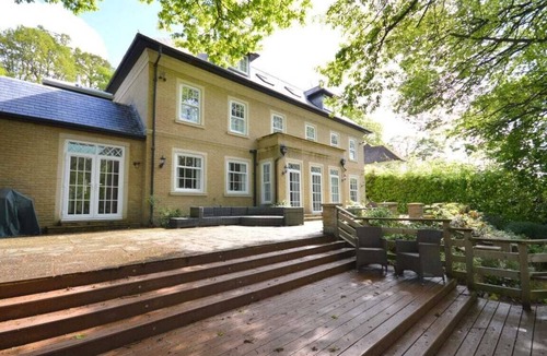 Tadworth House | Spacious home with luxurious amenities