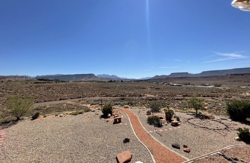 Virgin House | Spacious home with panoramic views of Zion National Park! Come & visit!