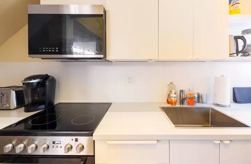 Kit Carson House | Spacious home with Spa, Private Driveway/Entrance, Mountain View, near SD Safari