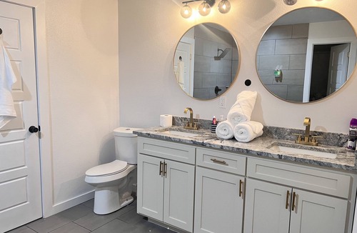 River Oaks House | Spacious Home with trailer parking