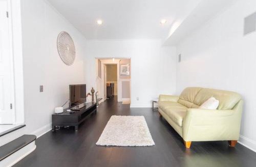 Somerset House | Spacious Home with Theater
