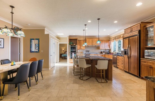 Glenwood Hills House | Spacious home with the view of city lights