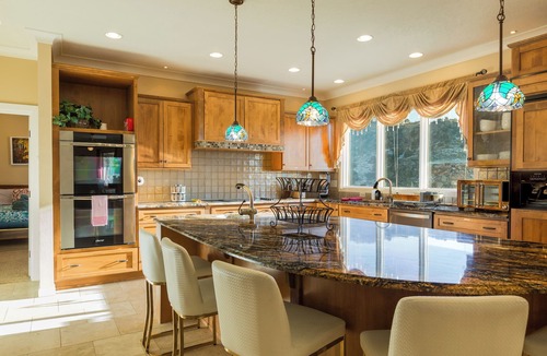 Glenwood Hills House | Spacious home with the view of city lights