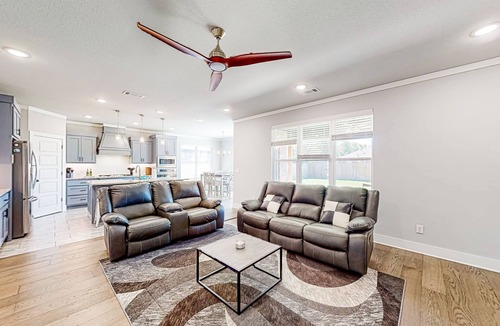 Bentonville House | Spacious home with enclosed yard, foosball table, & children's items - dogs ok