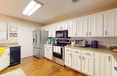 Stephenville House | Spacious home with golf course views, private pool