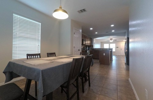 Temple House | Spacious home with WiFi/AC