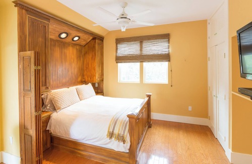 St. Helena Apartment | Spacious Honeymoon Suite