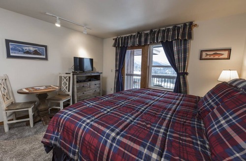 Whitefish Hotel | Spacious, Hotel-Style Room with Valley Views