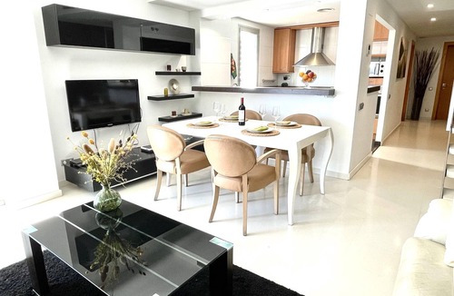 Sant Pere de Ribes Apartment | Spacious house with pool, AC, and garden near Vilanova Beach