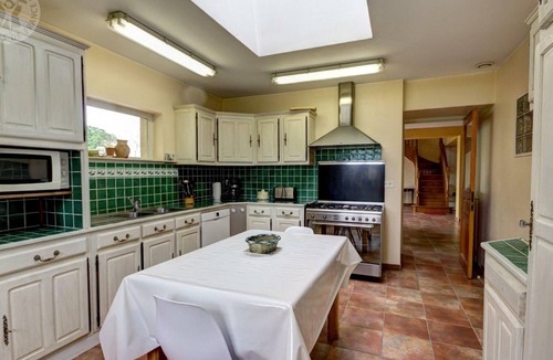 Chalain-le-Comtal Cottage | Spacious house with heated pool, 4 bedrooms in Chalain-le-Comtal