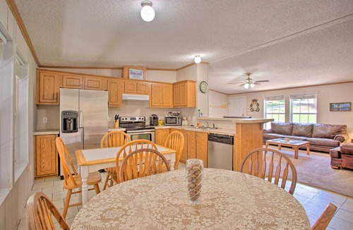 Custer County House | Spacious House ~ 1 Mi to Lake & Boat Ramp!
