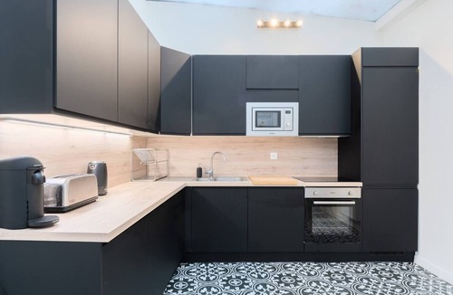 Roubaix House | Spacious house 11 bedrooms 8 bathrooms 22 people.