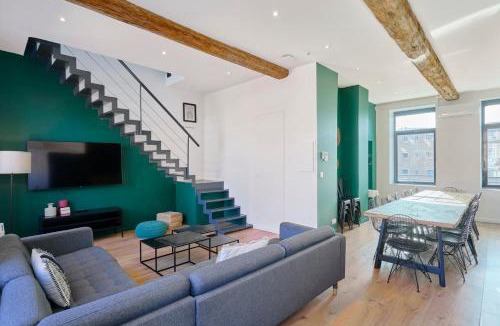 Roubaix House | Spacious house 11 bedrooms 8 bathrooms 22 people.