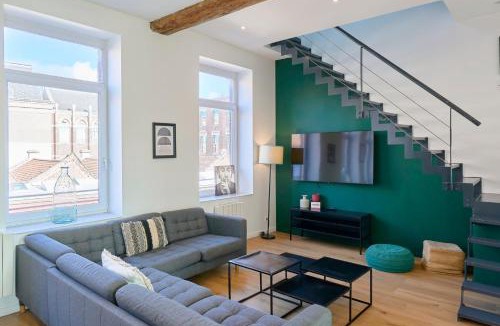 Roubaix House | Spacious house 11 bedrooms 8 bathrooms 22 people.
