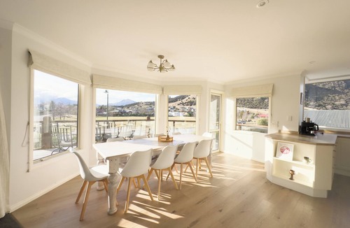 Wanaka House | Spacious House 15min walk from Wanaka Centre