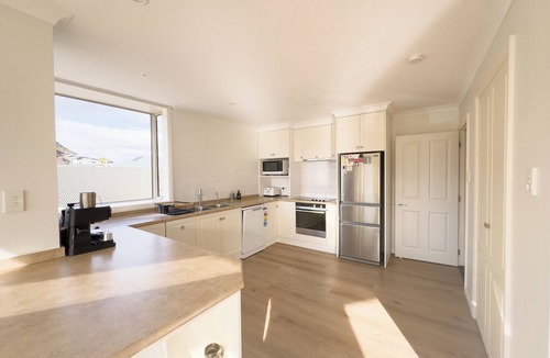 Wanaka House | Spacious House 15min walk from Wanaka Centre