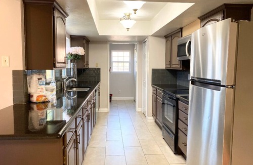 Garland House | Spacious House, A Hidden Gem. NO PARTY