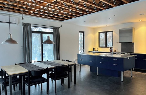 Laval House | Spacious house across from the St-Dorothée REM station
