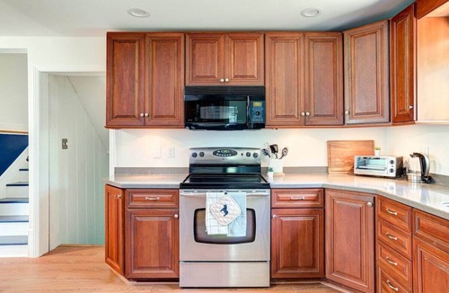 Berwyn House | Spacious House | Berwyn | Patio | Hosted StayRafa