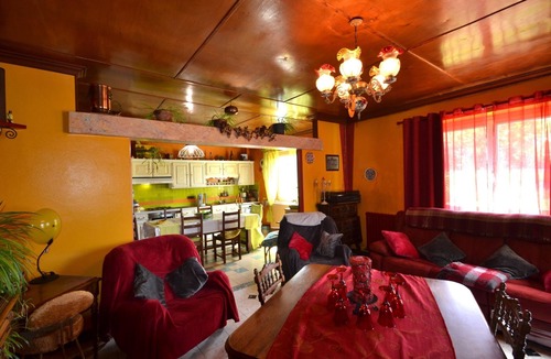 Camiran House | Spacious house, centrally located for excursions.