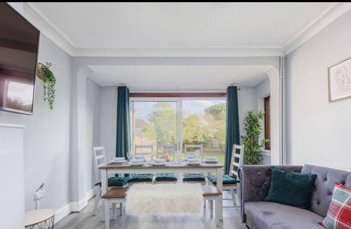 Clayhall Other | Spacious house contractor family free parking near tube