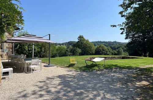 Noblat House | Spacious house for 20+ people in nature