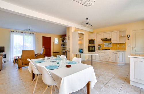 Pleurtuit Ski Chalet | Spacious house for 4 with garden and terrace
