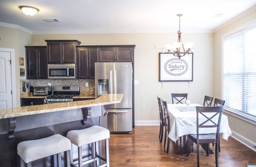 Evans House | Spacious House for Masters Week 6BD/4BA