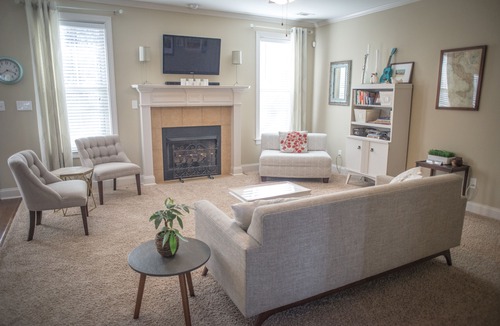 Evans House | Spacious House for Masters Week 6BD/4BA