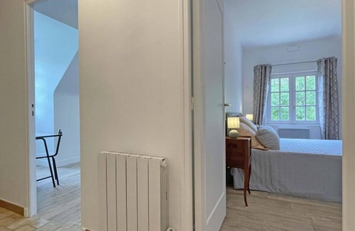 Longny-au-Perche Cottage | Spacious house for 15 people with garden and pets allowed