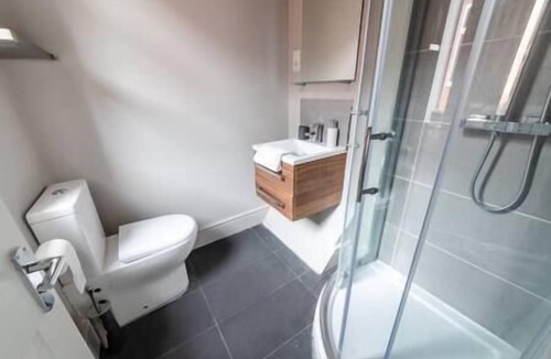 Wyken House | Spacious House - FREE Wi-Fi